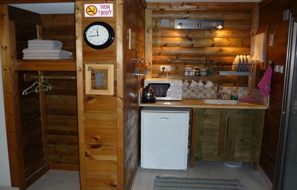 בקתות עדי - ������ �קרית שמונה - ������ ����